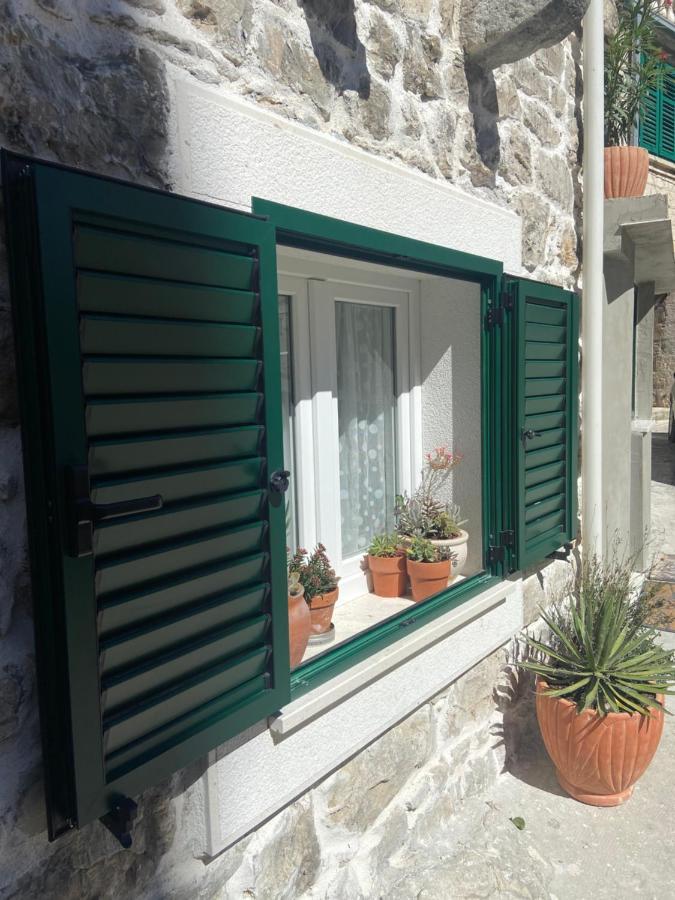 Kaštela Apartman Oleandar מראה חיצוני תמונה